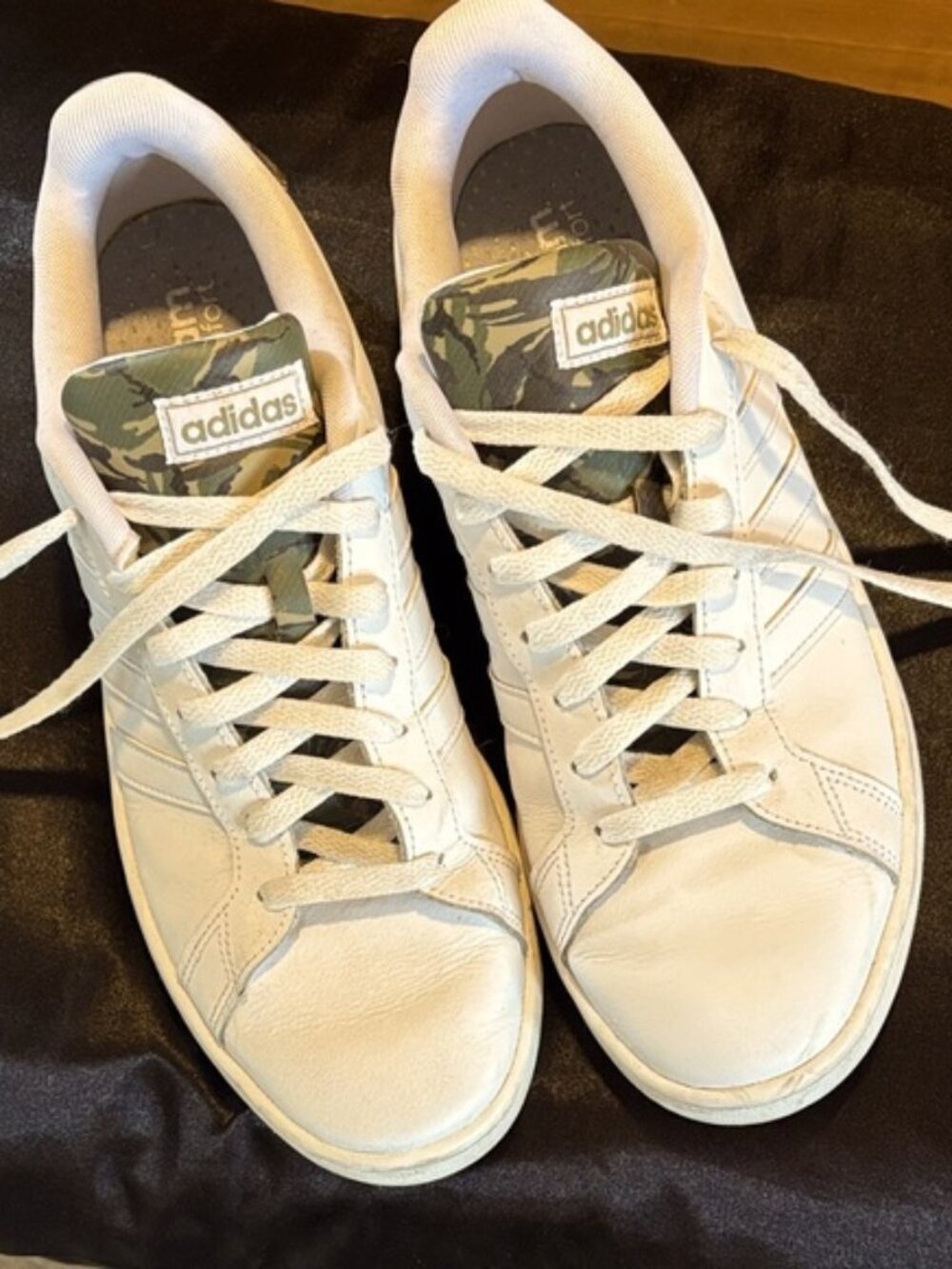 Adidas sneaker white with camouflage trim men’s shoe size 11